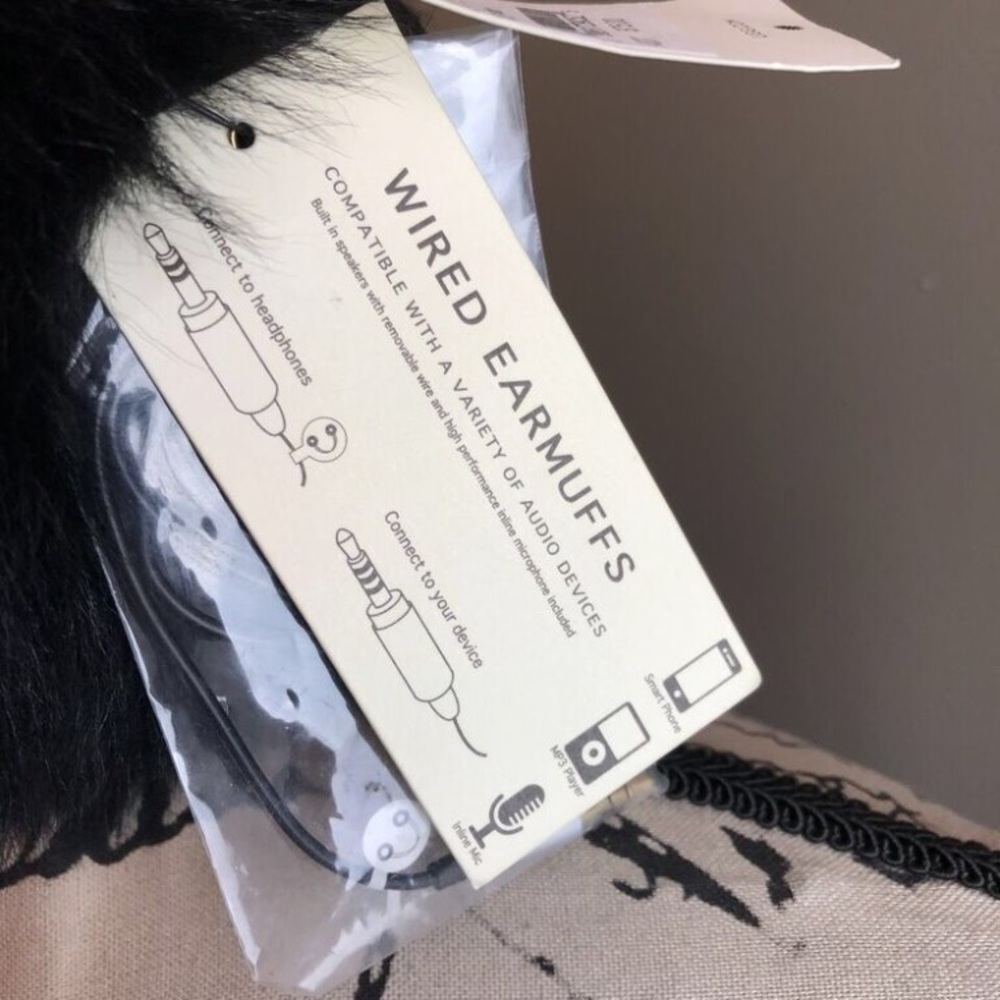π΄SOLDπ΄NWT UGG SHEEPSKIN WIRED Black EARMUFFS - Picture 3 of 5